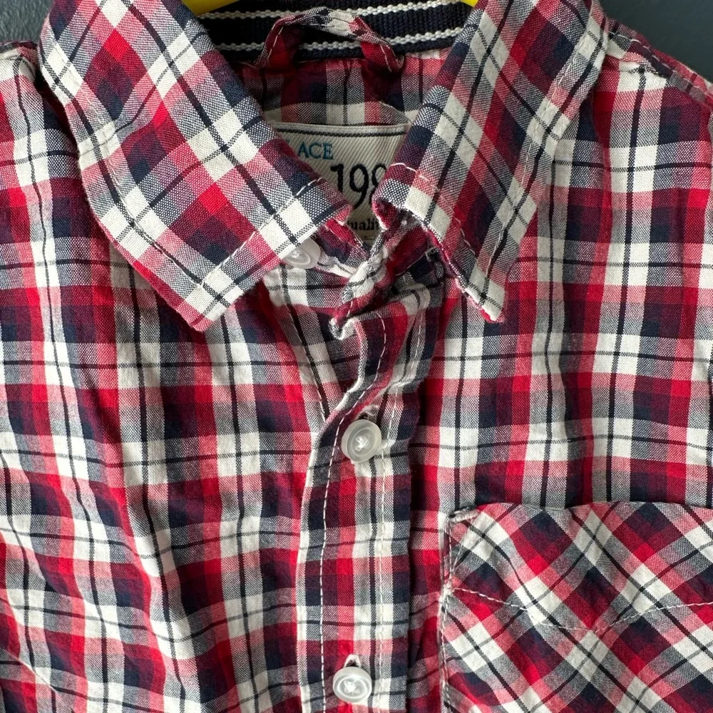 ❤️ CHILDREN’S PLACE Boys Button Down 18-24 months red white and blue plaid euc